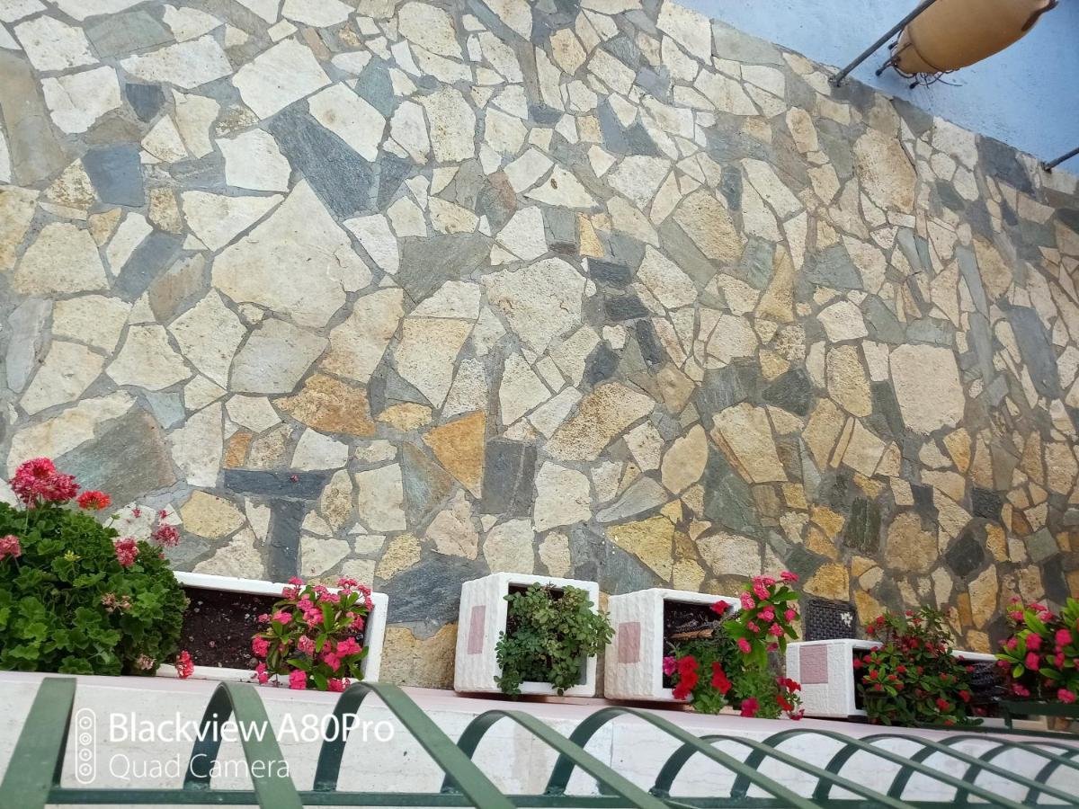 Pouláta Chryspy Toulatos Studios מראה חיצוני תמונה