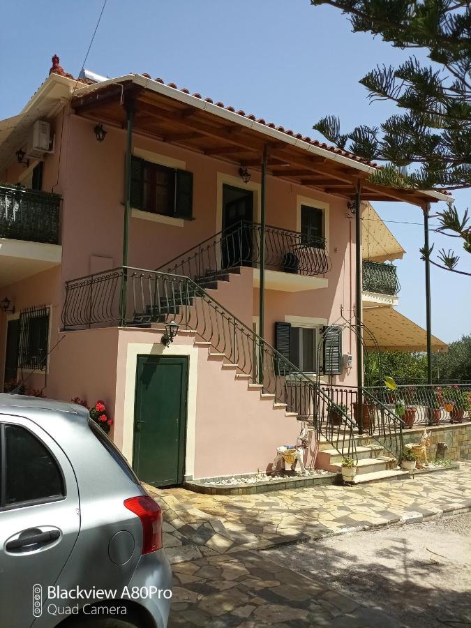 Pouláta Chryspy Toulatos Studios מראה חיצוני תמונה