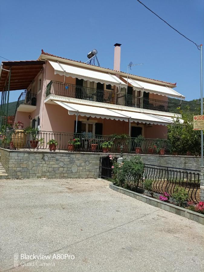 Pouláta Chryspy Toulatos Studios מראה חיצוני תמונה